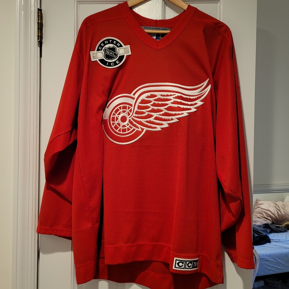 NWOT Detroit Red Wings Official CCM Jersey